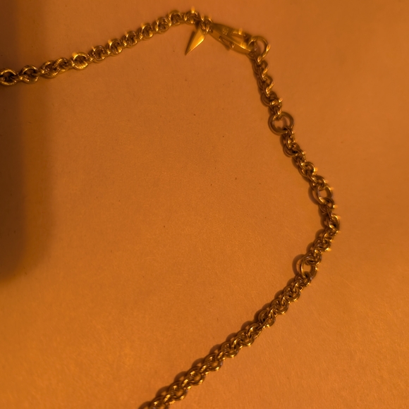 Elegant Black and Gold Necklace - Picture 3 of 3